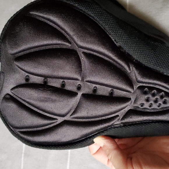 Seat cover for bike - Picture 3 of 3